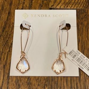 NWT Kendra Scott Rose Gold Carinne Drop